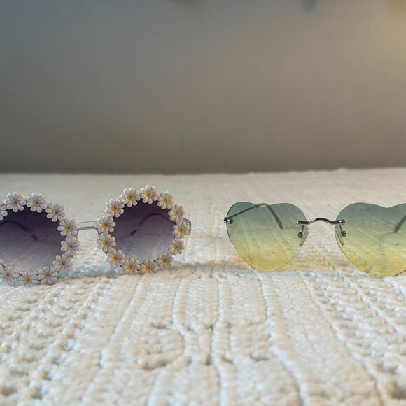 Ardene Heart and Daisy Sunglasses - Gradient Green and Purple - Picture 2 of 6